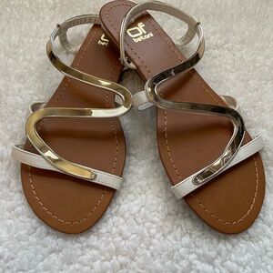 Women Betani Winnie-2 Open Toe Metallic Zig Zag Sandal Size 7.5